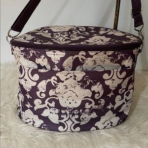 Thirty-One Family Fun Thermal in the Vintage Damask pattern